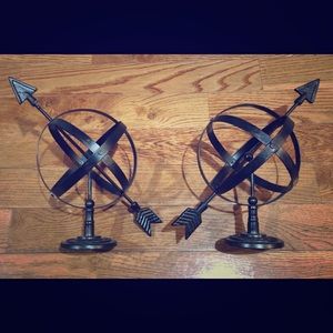 🚫SOLD🚫Brushed Metal Home Decor Arrow Globes